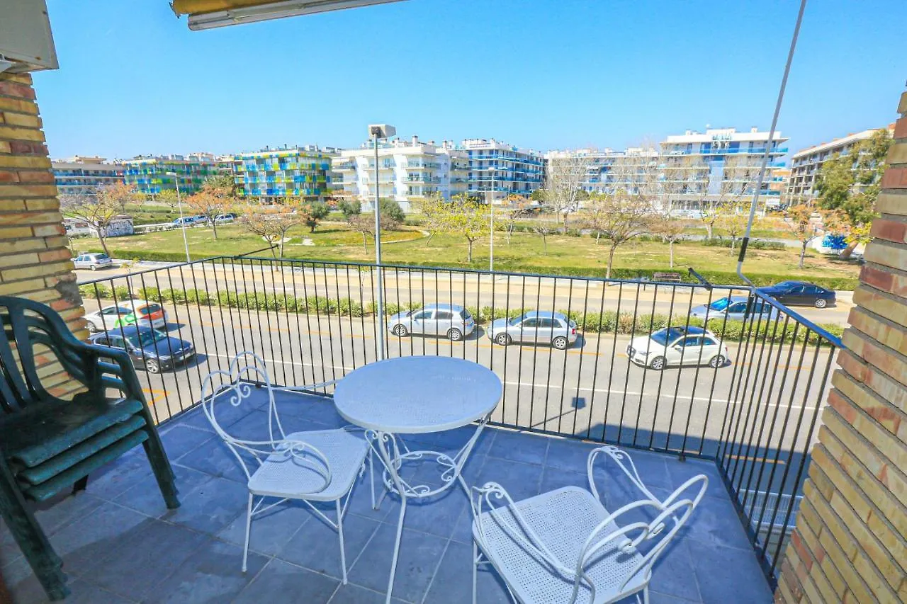 Set Pins - Only Families Apartment Cambrils
