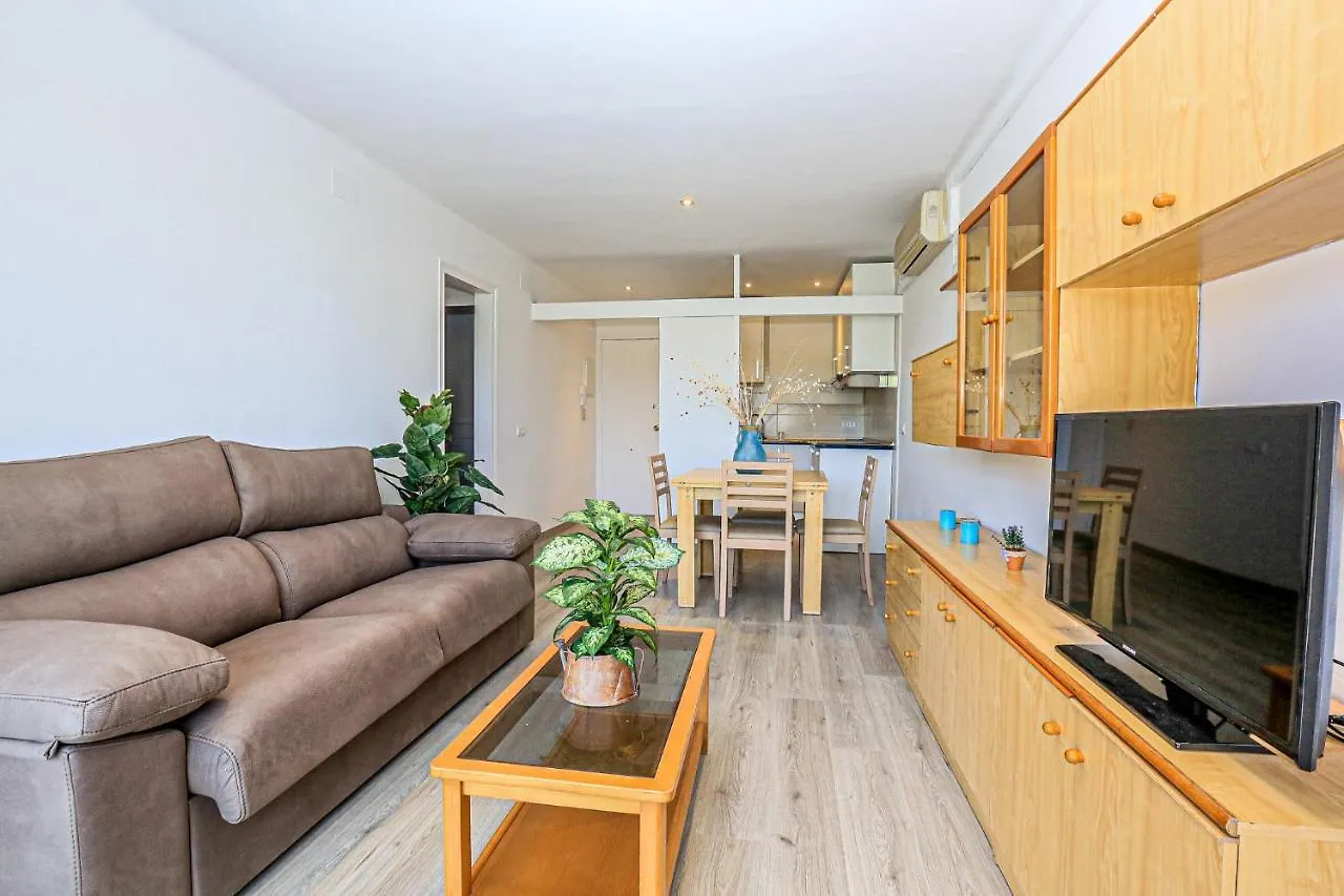 Set Pins - Only Families Apartment Cambrils
