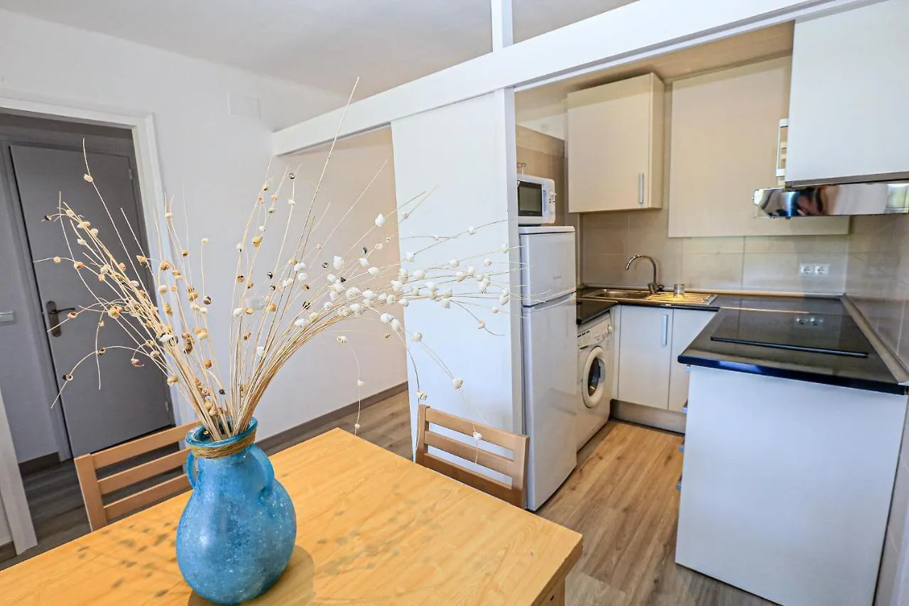 Set Pins - Only Families Apartment Cambrils Spain