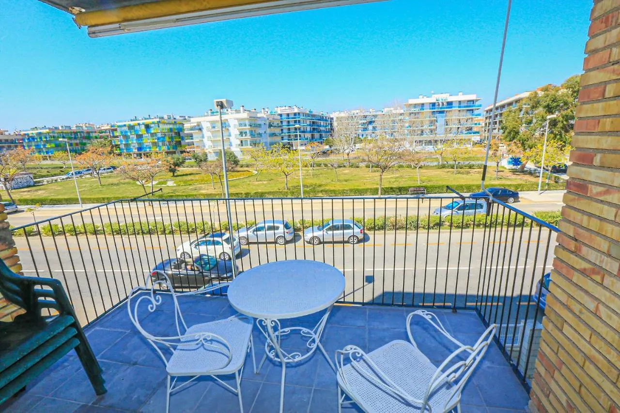 Set Pins - Only Families Apartment Cambrils