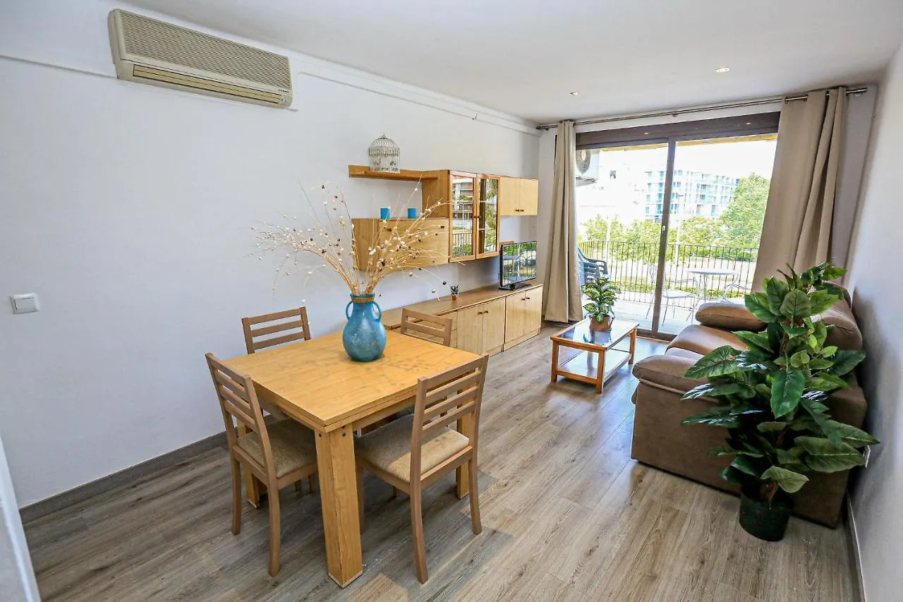 Set Pins - Only Families Apartment Cambrils