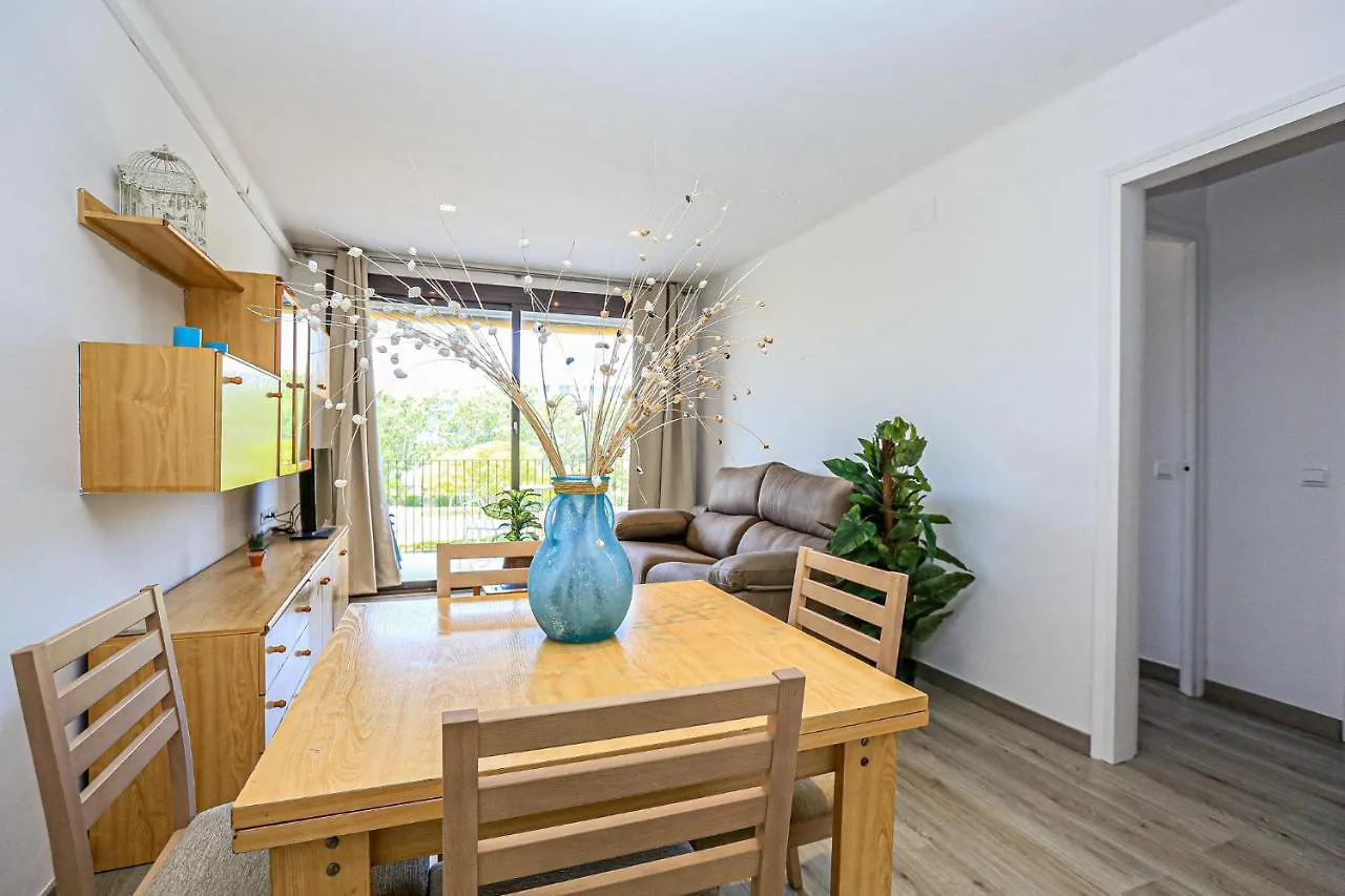 Set Pins - Only Families Apartment Cambrils