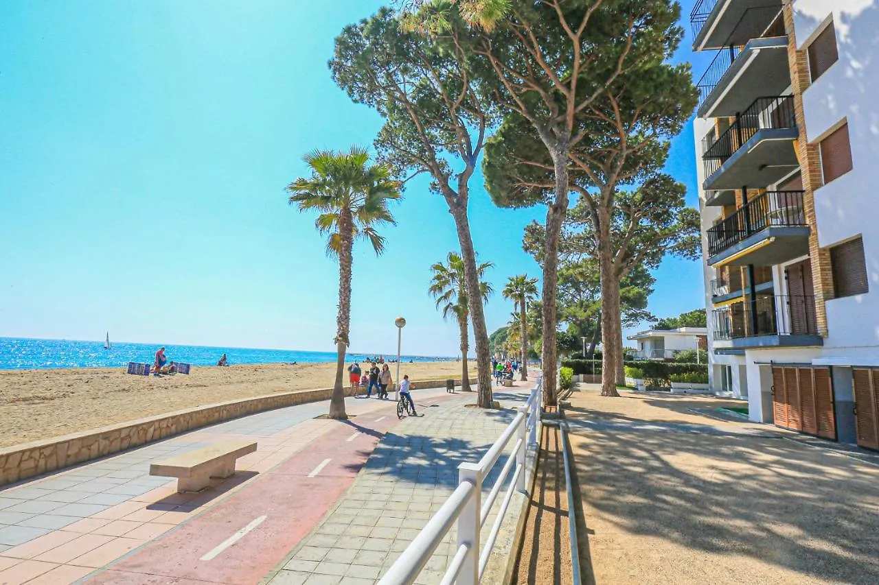 Set Pins - Only Families Apartment Cambrils Spain