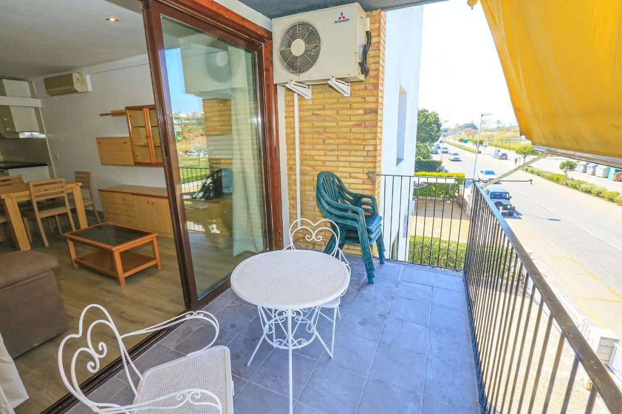 Set Pins - Only Families Apartment Cambrils Spain